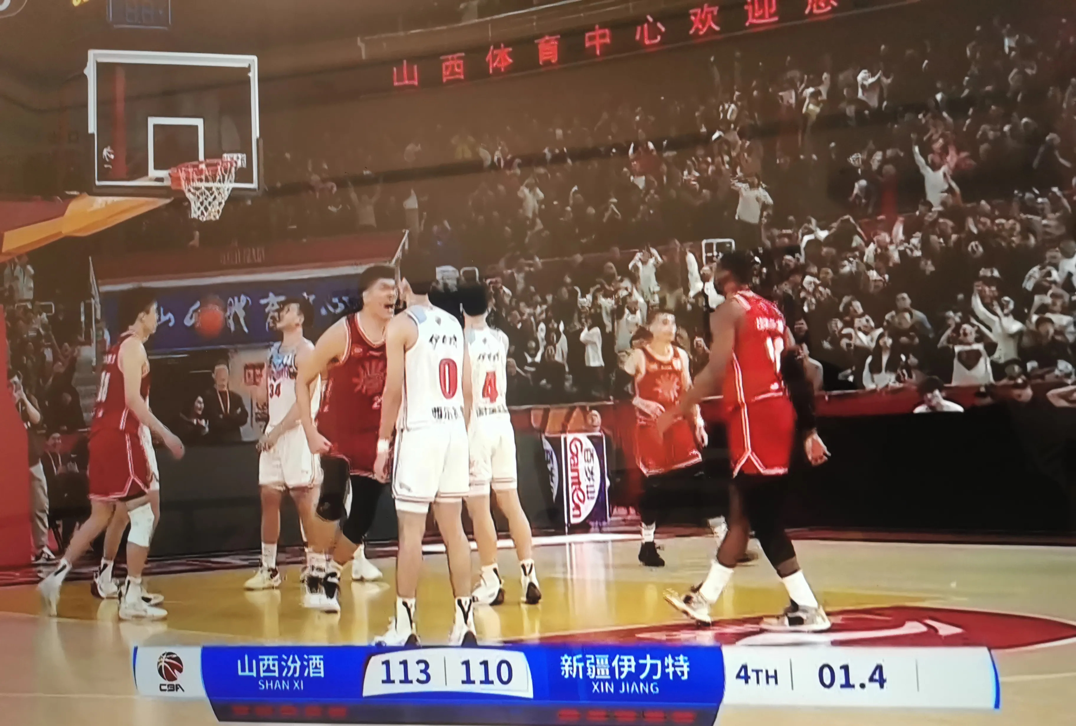 开云APP-比赛惊险收官：球队团结一致，取得胜利