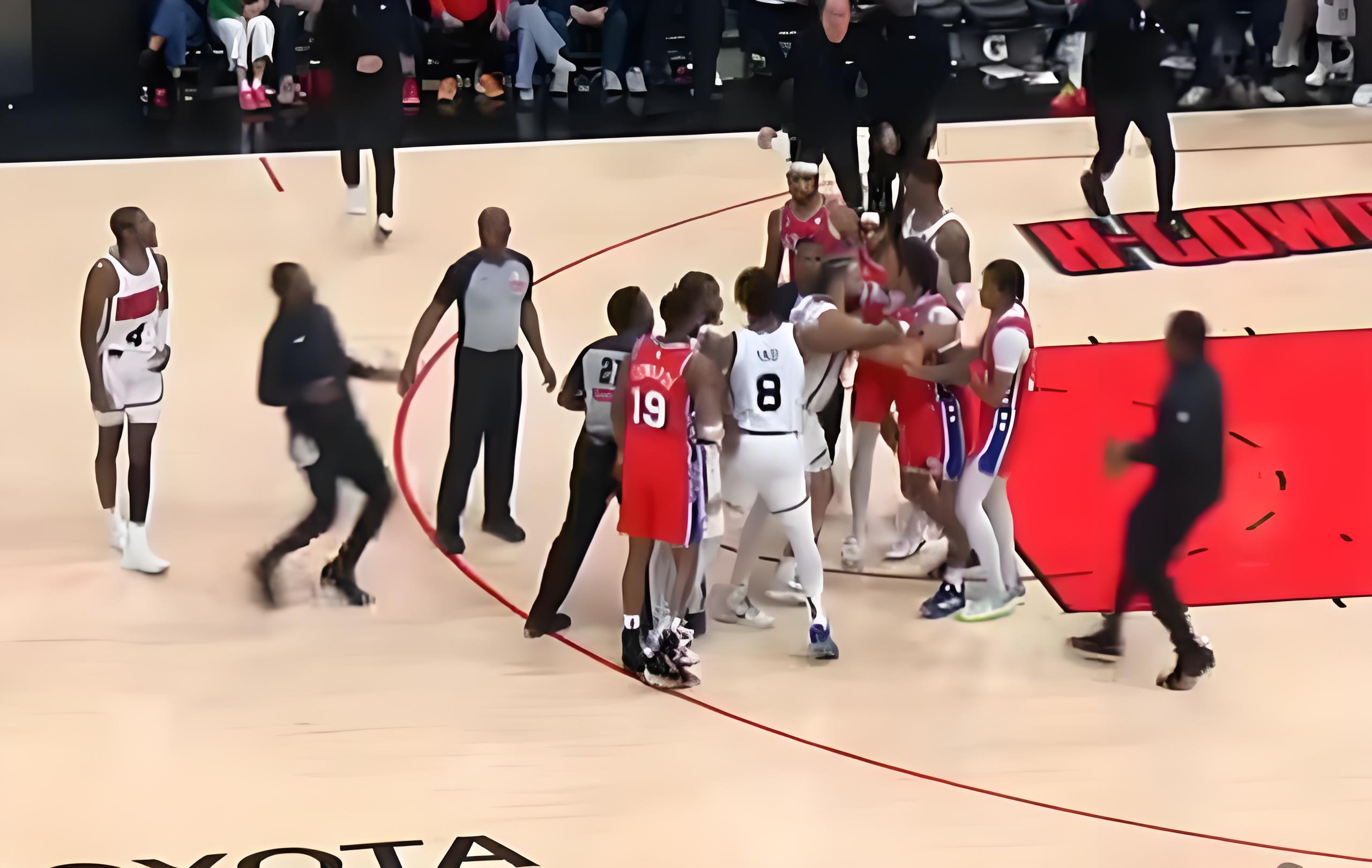 包含场面火爆！NBA观众席沸腾不已的词条