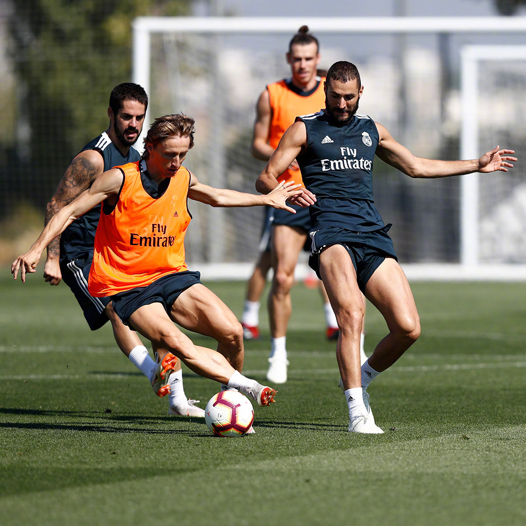 包含连胜势头难挡！体操豪取十连胜的词条