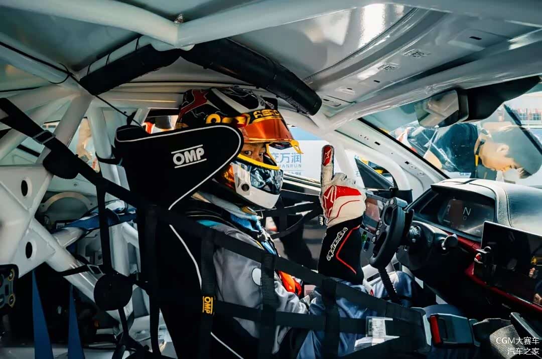 赛车球员突破自我，表现堪称完美