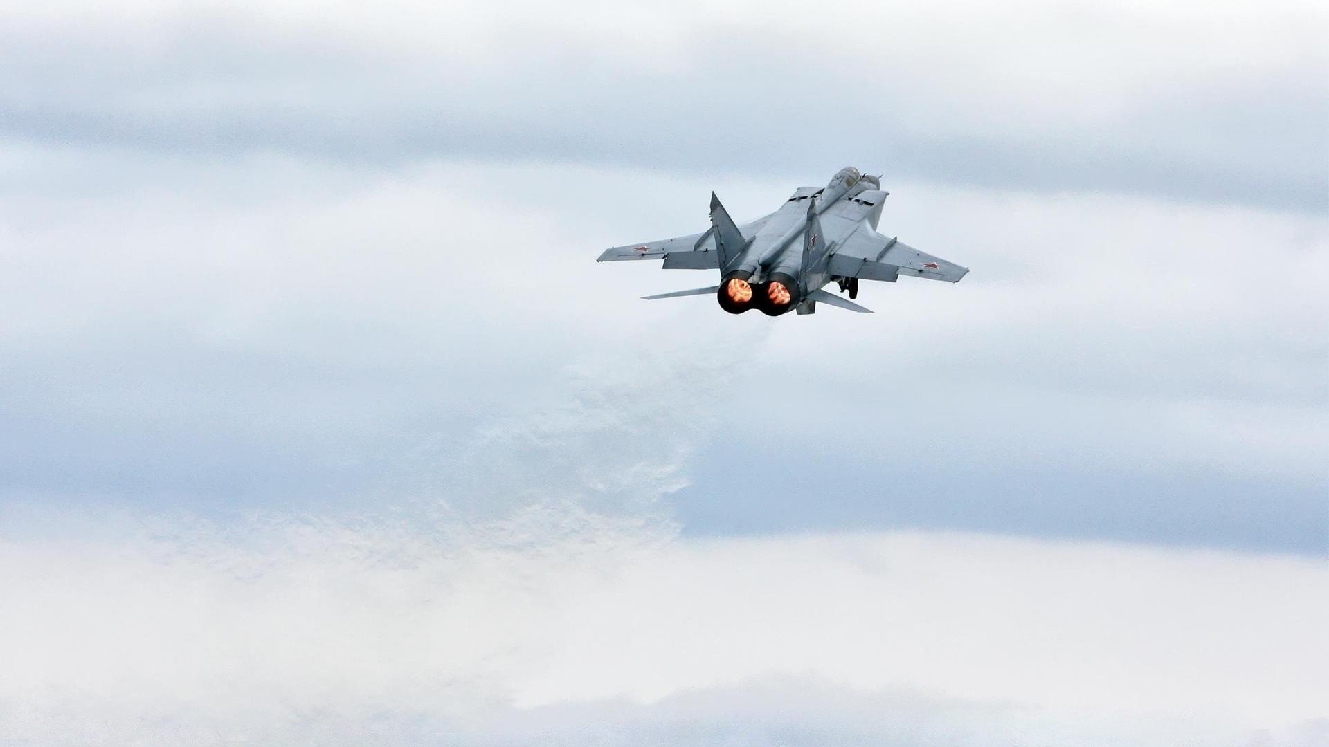 禁区之王觉醒！火箭勇士上演宿命对决，数据会说话，武切维奇的统治之夜