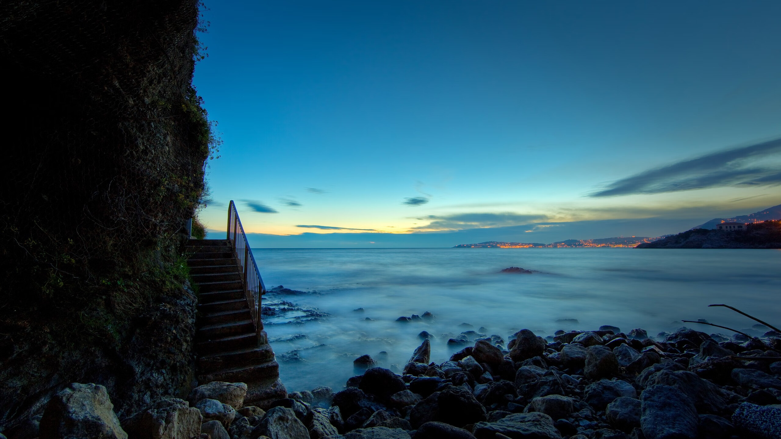 开云体育平台APP-维尼修斯巨星光芒四射，塞维利亚压哨绝杀摩洛哥—足球之夜的激情与震撼