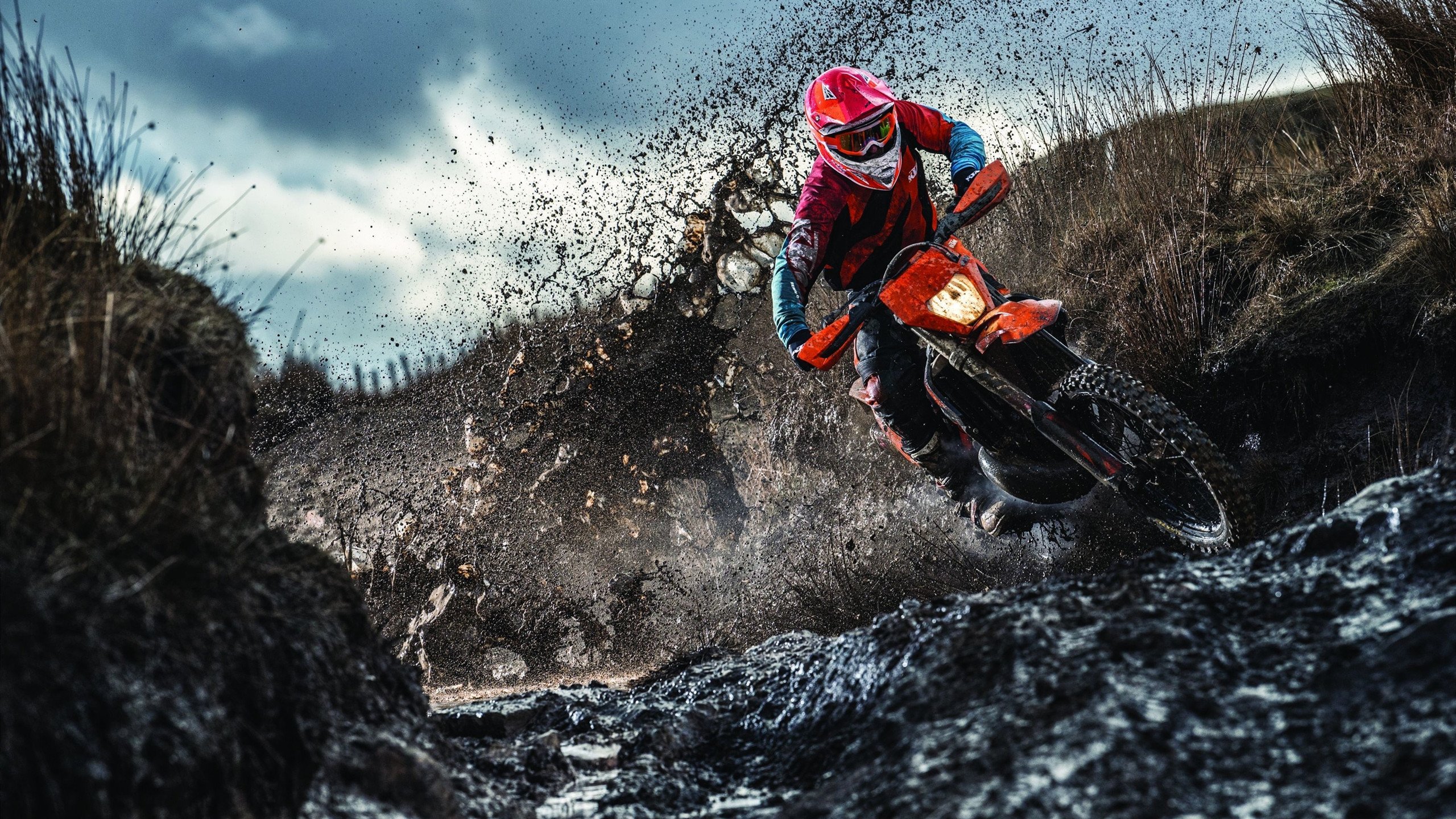 绿茵闪电与篮球铁幕,当国家德比遇上雷霆封锁