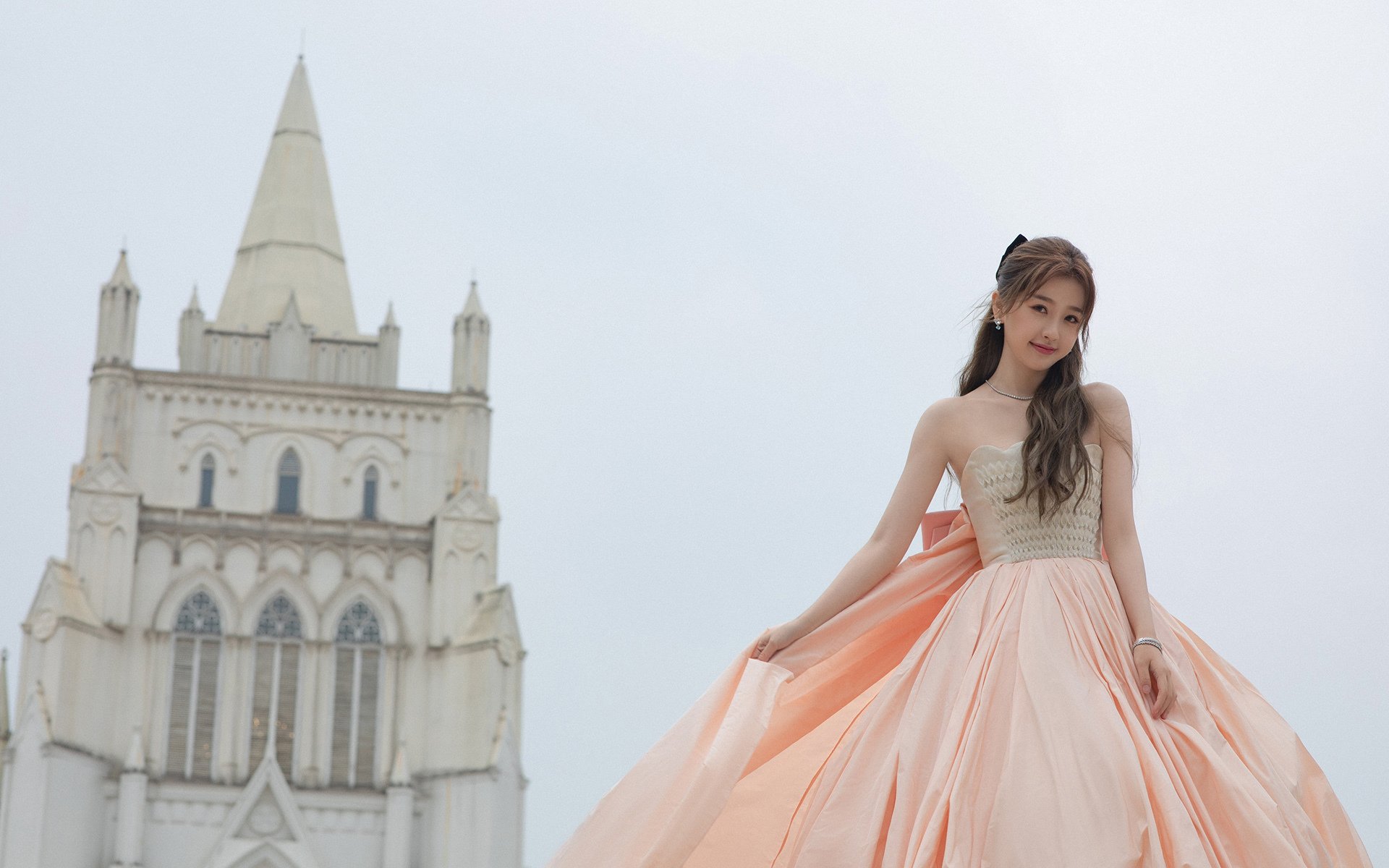 引擎轰鸣与绿茵博弈,当卢卡库在巴林接管比赛,那不勒斯在梅阿查完成战术压制