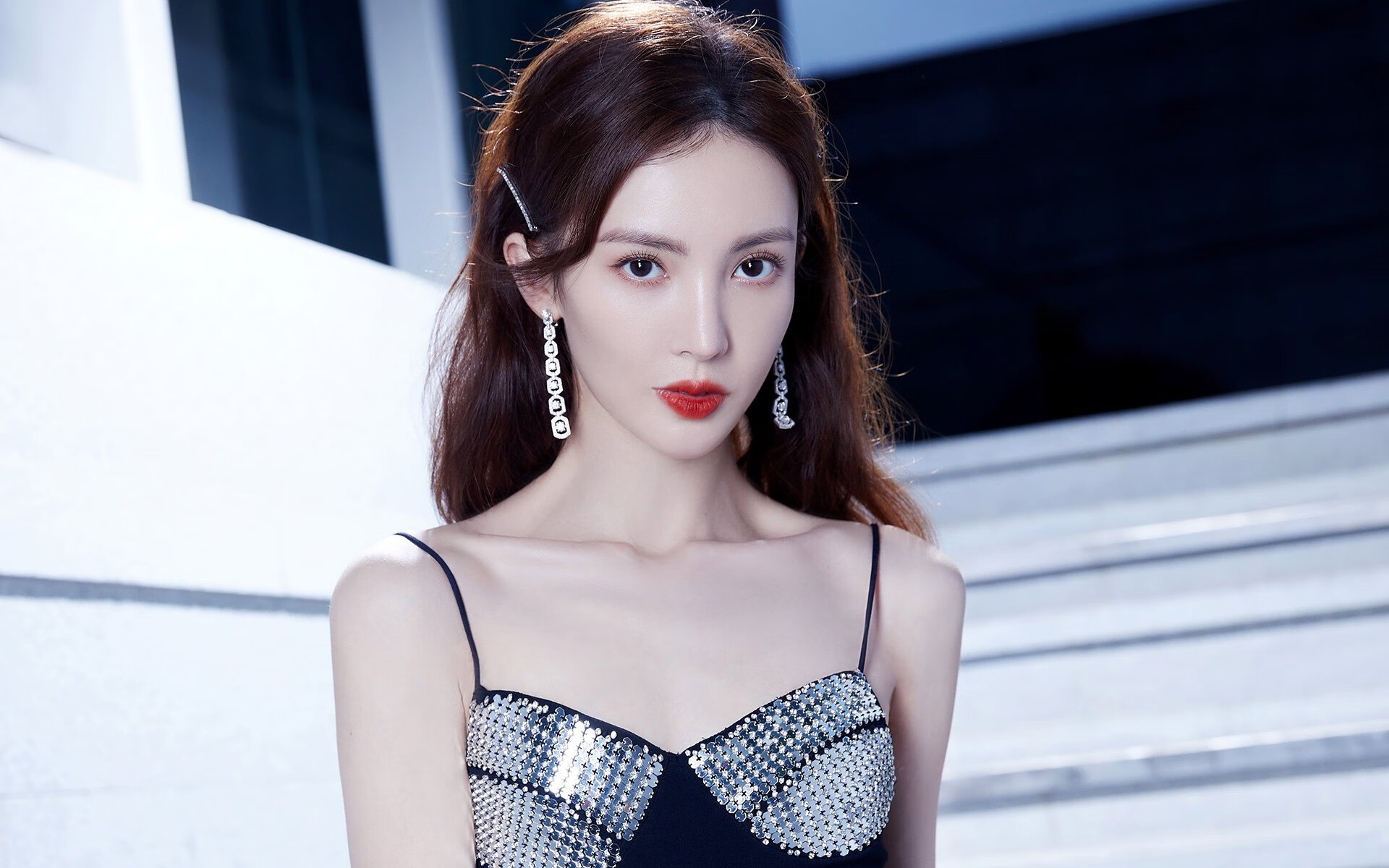 欧冠决赛的逆袭，克瓦拉茨赫利亚主宰战场，几内亚奇迹逆转莱比锡红牛